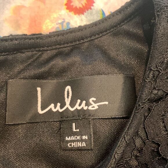 Size L  Lulus lace lined top - Picture 2 of 2